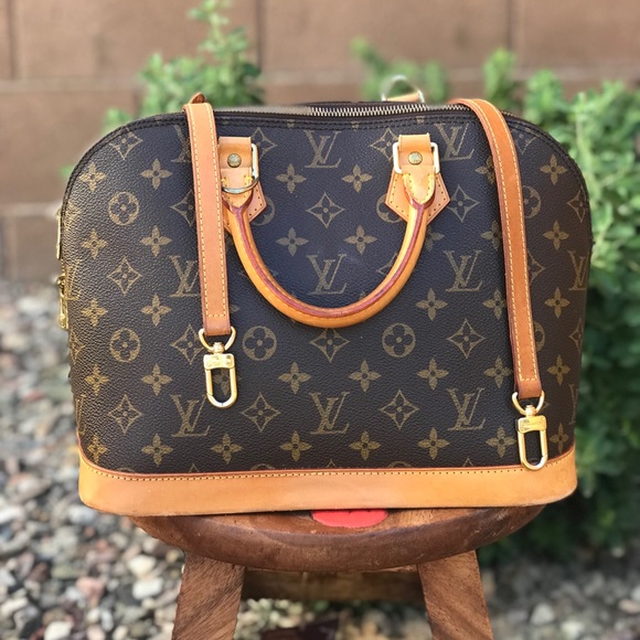 Louis Vuitton Handbags - Auth Louis Vuitton Alma pm with Shoulder strap